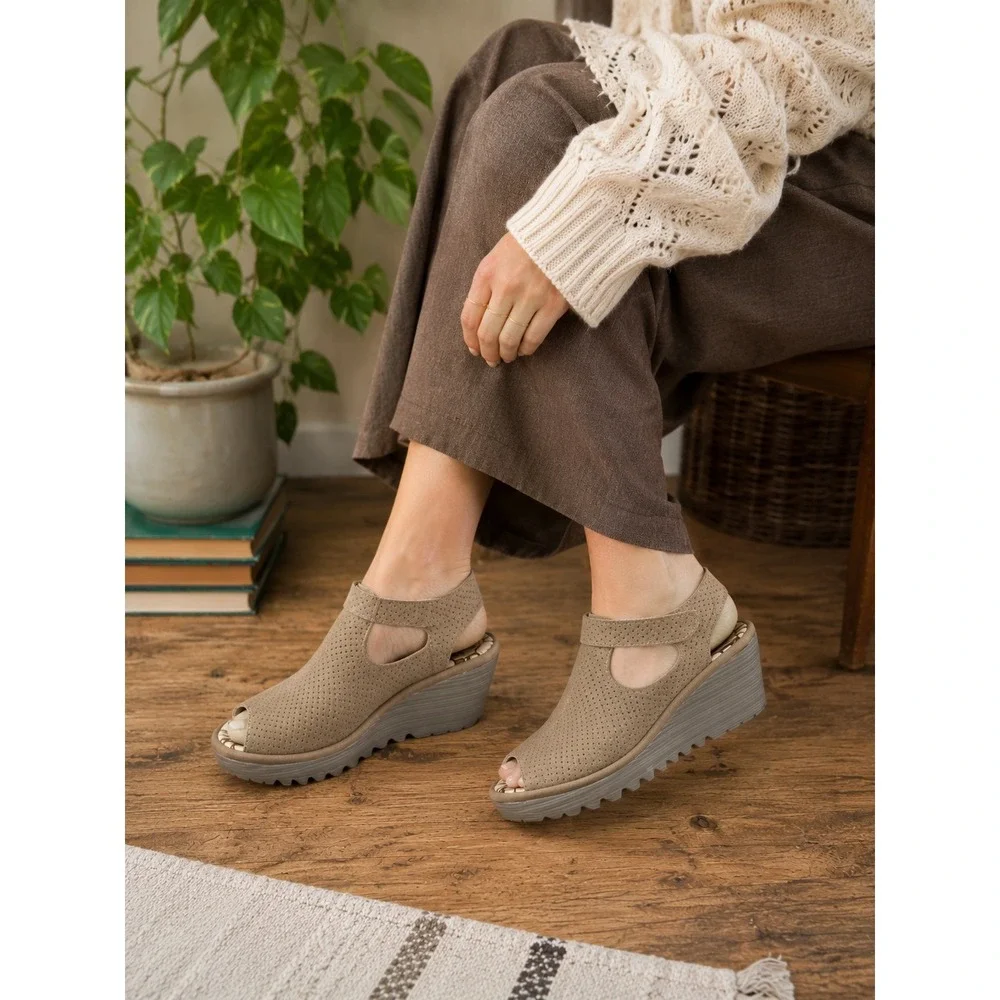 FLY London Taupe Perforated Wedge Sandals EU 39 Comfort Boho Lagenlook Shoes
